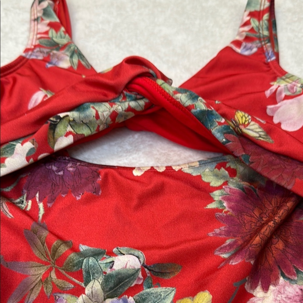 Nine West Red Floral One Piece V-Neck Swimsuit in Size S - Picture 3 of 9